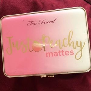Too faced peachy palette